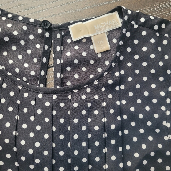 Michael Kors black white polka dot sleeveless pleats designer blouse top - Picture 4 of 5